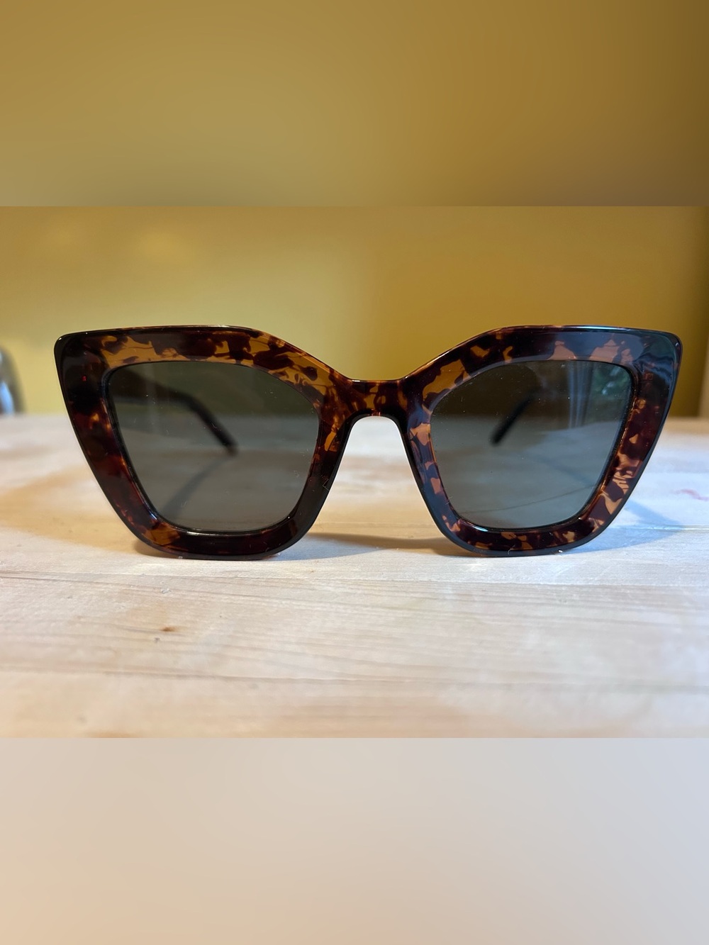Meller - Tortoiseshell Cat Eye Sunglasses - Brown